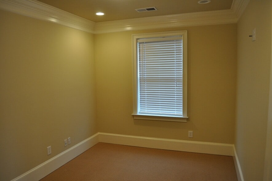 More Photos Of 4330 S Lee St, Buford Medical For Lease