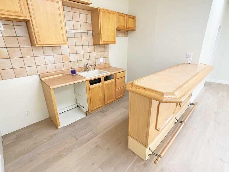 More Photos Of 935 N Vignes St, Los Angeles Auto Dealership For Lease