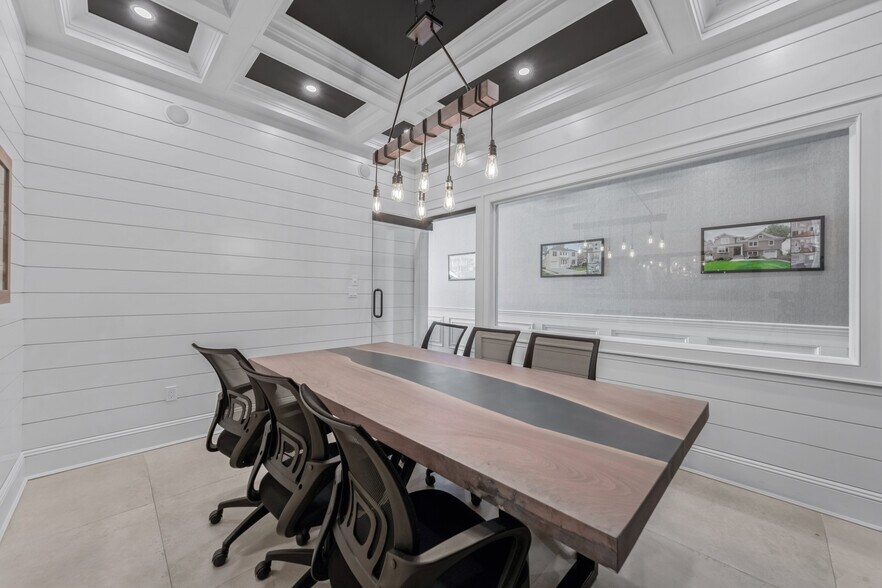 More Photos Of 431 Hempstead Ave, West Hempstead Office For Lease