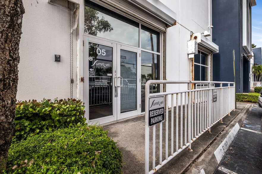 More Photos Of 7620 NW 25th St, Miami Distribution For Sale