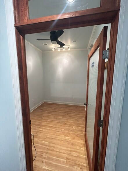 More Photos Of 1531 Cherry St, Philadelphia Storefront Retail Office For Lease
