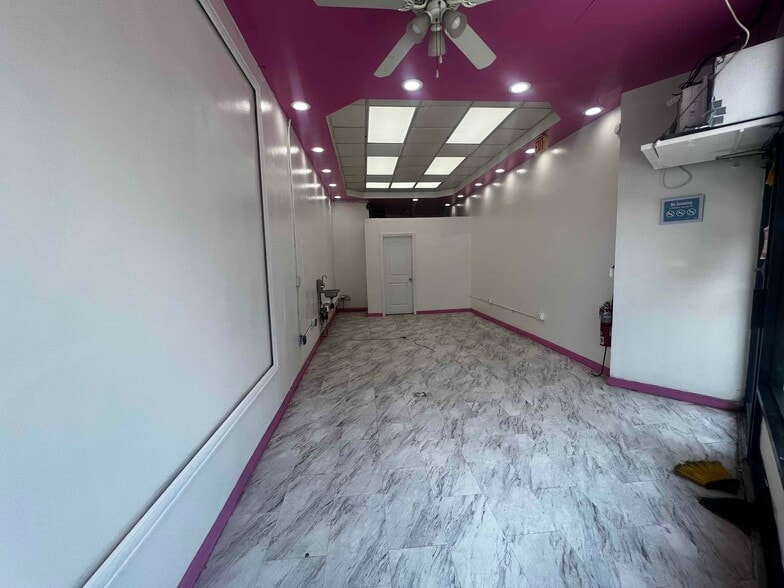 More Photos Of 4216 Greenpoint Ave, Sunnyside General Retail For Lease