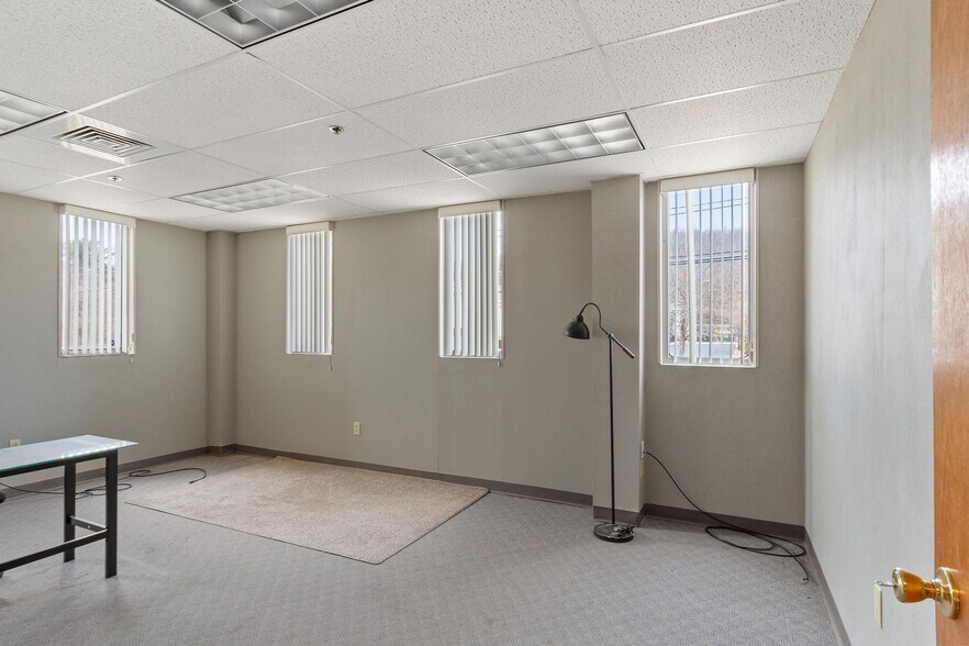 More Photos Of 234 Brooks St, Worcester Warehouse For Lease