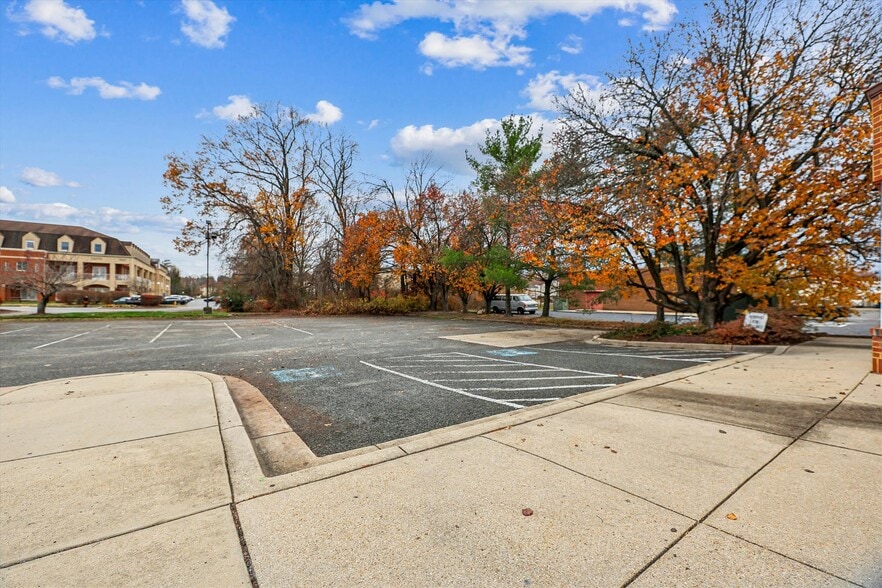 More Photos Of 12090-12114 Old Line Ctr, Waldorf General Retail For Sale