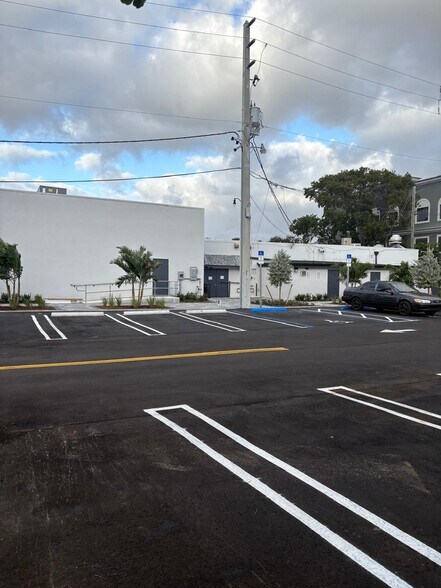 More Photos Of 2215 N Federal Hwy, Hollywood Restaurant For Lease