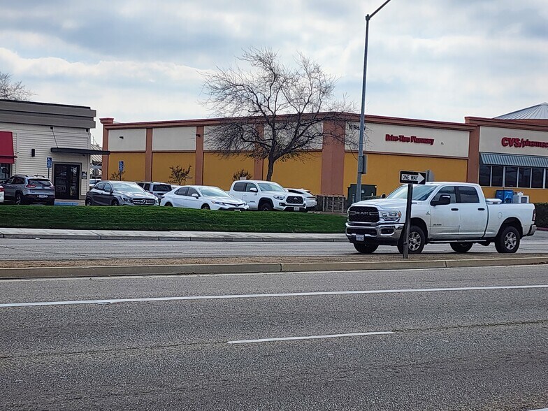 More Photos Of 98 E Shaw Ave, Clovis Restaurant For Sale