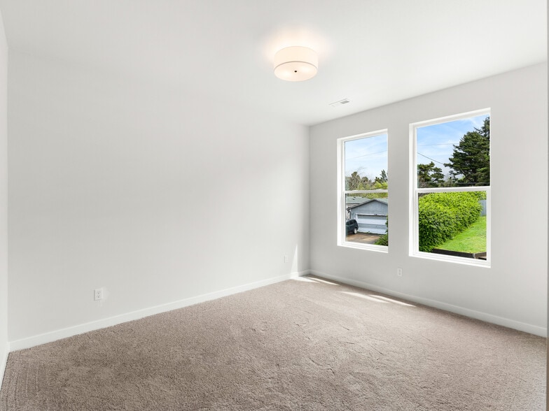 More Photos Of 331 SE Jetty Ave, Lincoln City Apartments For Sale