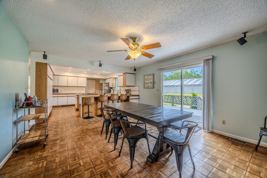 More Photos Of 2399 Twin Rivers Pt, Camdenton Trailer Camper Park For Sale