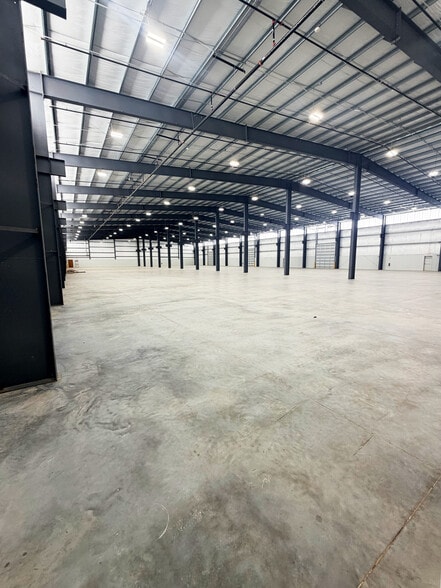 More Photos Of 2323 S Houston Ave, Humble Manufacturing For Lease