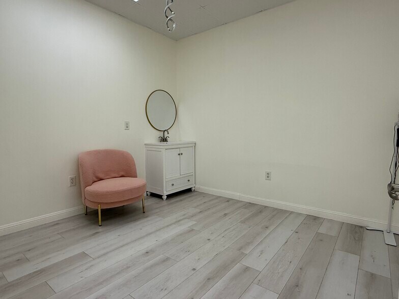 More Photos Of 9889 Bellaire Blvd, Houston General Retail For Sale