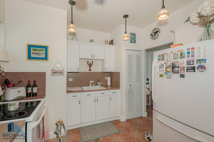 More Photos Of 330 SW 20th St, Fort Lauderdale Multifamily For Sale