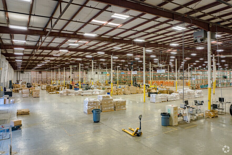 More Photos Of 3630 Raines Rd E, Memphis Distribution For Lease