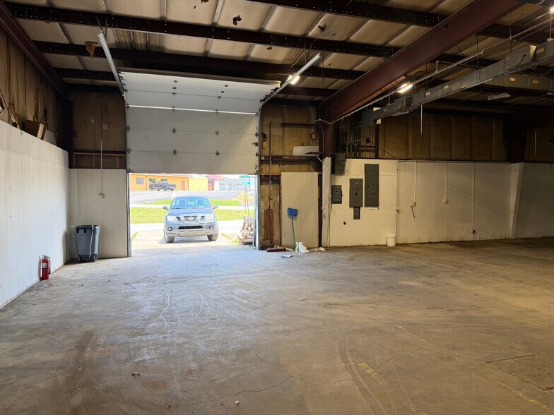 More Photos Of 490 E Church St, Lewisburg Warehouse For Lease