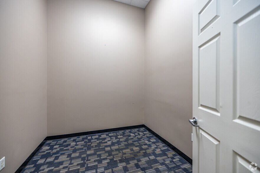 More Photos Of 420 W Morris Blvd, Morristown Office For Lease
