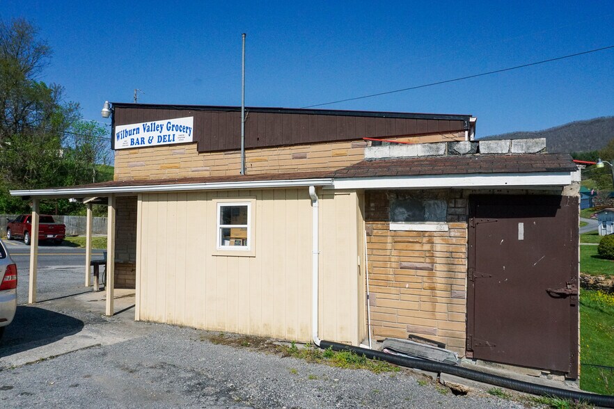 More Photos Of 109 Wilburn Valley Rd, Pearisburg General Retail For Sale