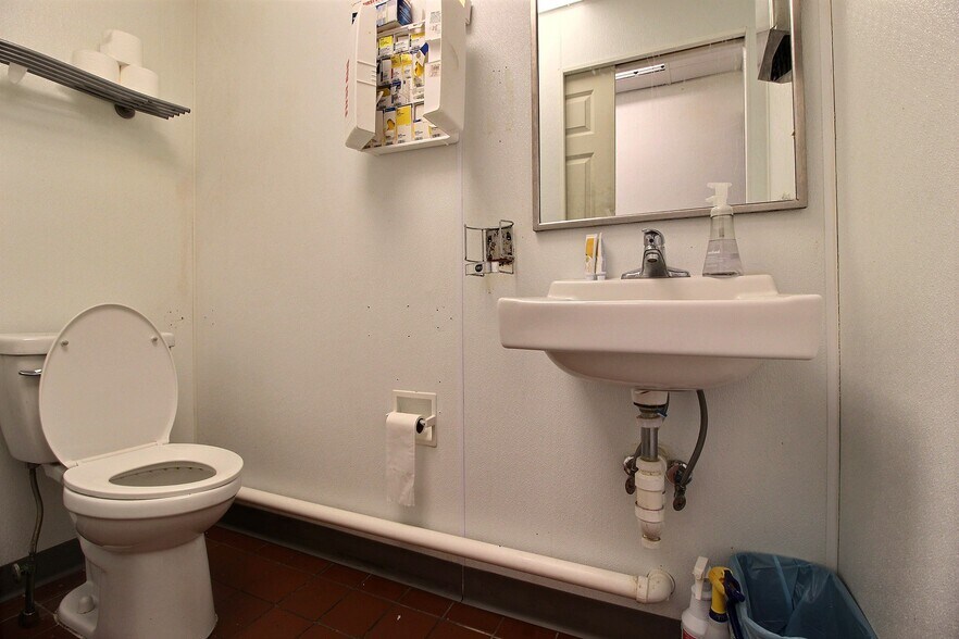 More Photos Of 240 Post Rd, Westerly Storefront Retail Office For Lease