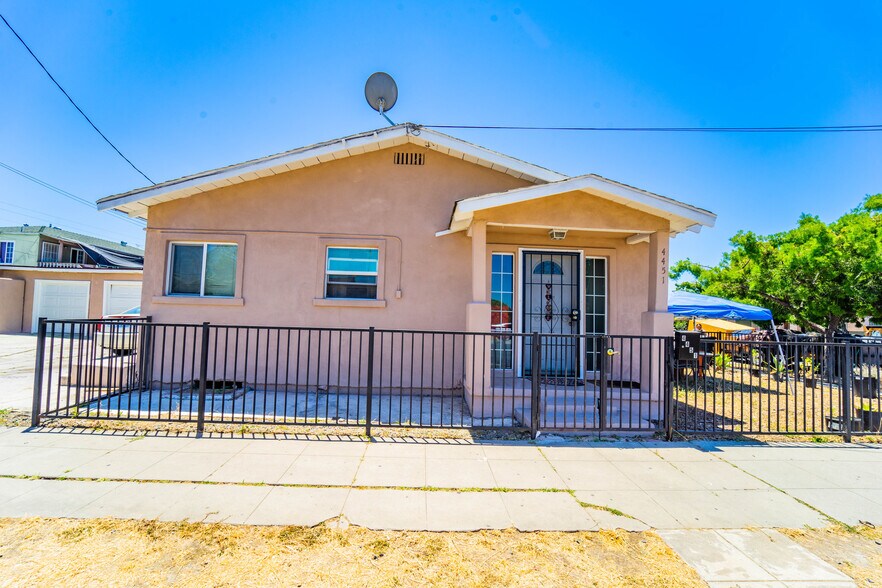 More Photos Of 4451 Dwight St, San Diego Apartments For Sale
