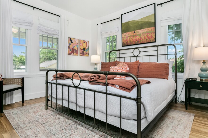 More Photos Of 508 N Orange St, Fredericksburg Specialty For Sale