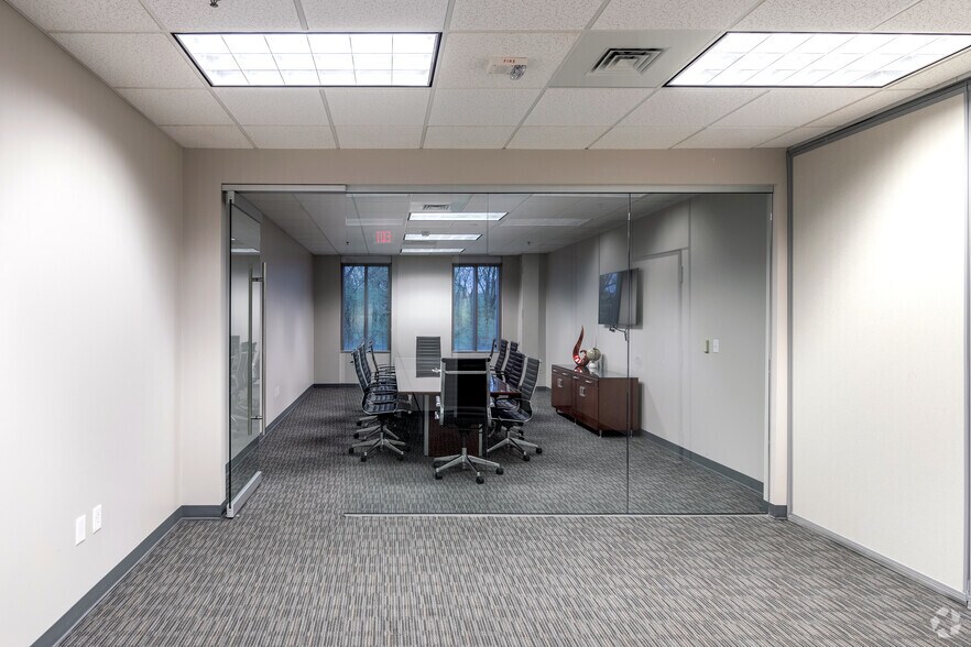 More Photos Of 2550 W Tyvola Rd, Charlotte Unknown For Lease