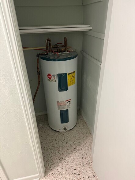 More Photos Of 3111 26th St W, Bradenton Flex For Sale