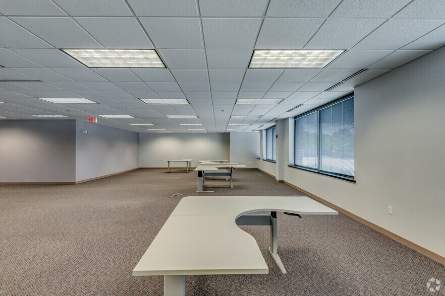 More Photos Of 11800 W Park Pl, Milwaukee Office For Lease