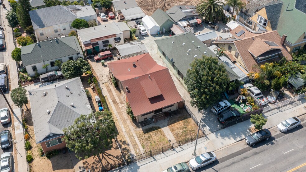 More Photos Of 206 S Soto St, Los Angeles Apartments For Sale