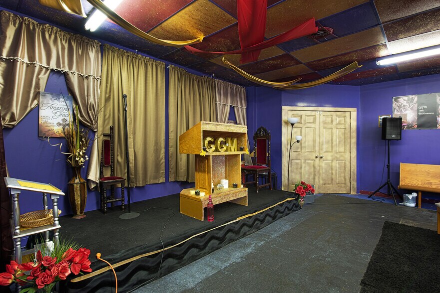 More Photos Of 4801 N Welcome Ave, Minneapolis Freestanding For Sale