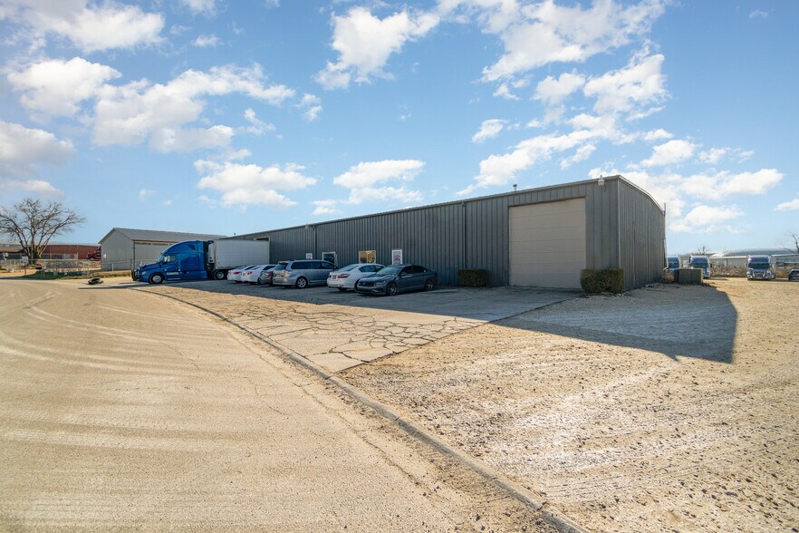 More Photos Of 4240 Lisa Dr, Tipp City Warehouse For Lease