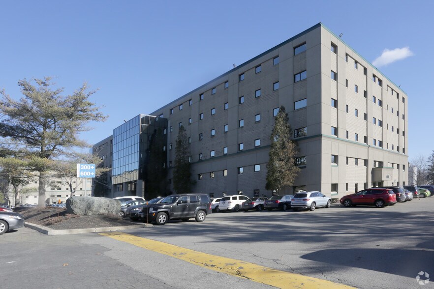 More Photos Of 600 W Cummings Park, Woburn Office For Lease