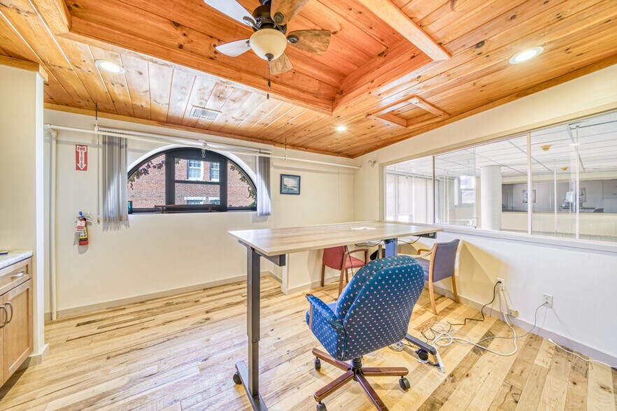 More Photos Of 99 Middle St, Manchester Office Residential For Sale