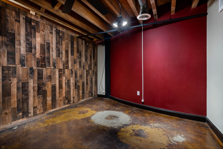 More Photos Of 247 Broad St, Kingsport Loft Creative Space For Sale