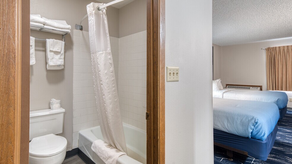 More Photos Of 2600 Whitewood Service Rd, Sturgis Hotel For Sale