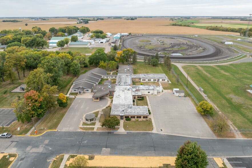 More Photos Of 411 7th Ave NW, Arlington Skilled Nursing Facility For Sale