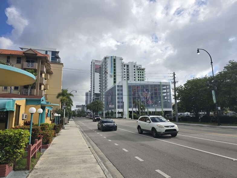 More Photos Of 418 S Federal Hwy, Hollywood Hotel For Sale