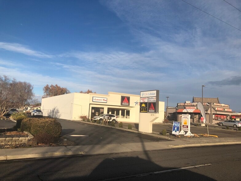 More Photos Of 2211 W Court St, Pasco Storefront Retail Office For Lease