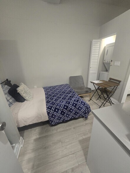 More Photos Of 195 Harbord St, Toronto Storefront Retail Residential For Sale