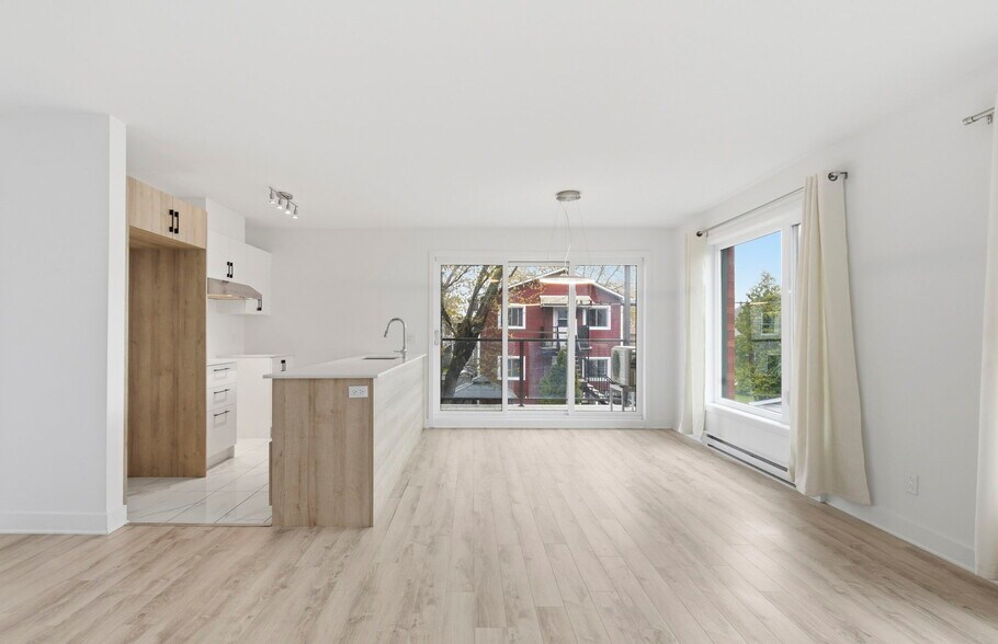 More Photos Of 1074 Ch Du Côteau-Rouge, Longueuil Apartments For Sale