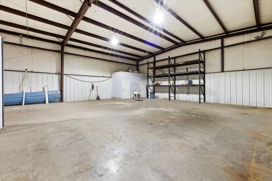 More Photos Of 13605-13609 State Highway 75, Remlap Service For Sale