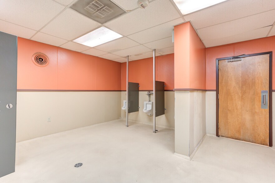 More Photos Of 3802-3806 Interstate 27, Lubbock Office For Sale