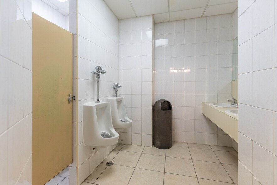 More Photos Of 614-616 Broadway, Bayonne Restaurant For Sale