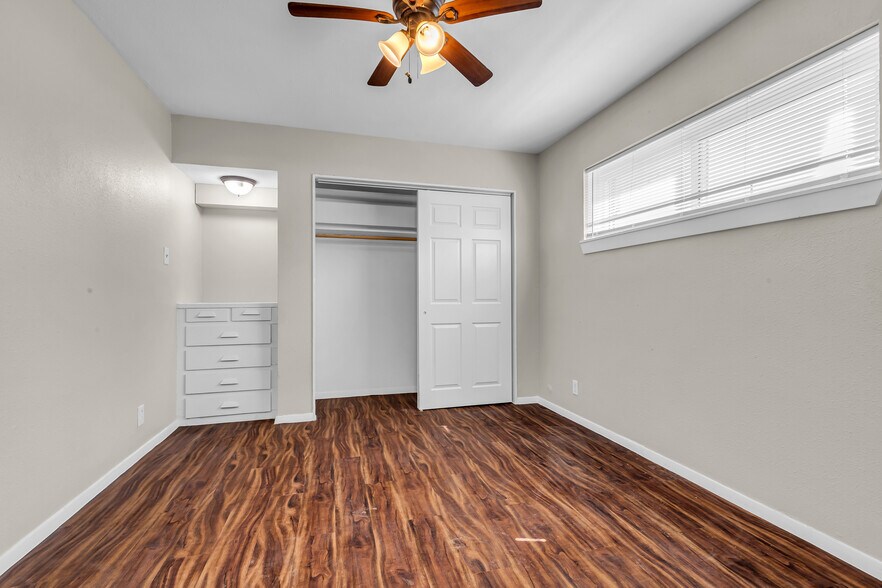 More Photos Of 4706 Yellowstone Blvd, Houston Apartments For Sale