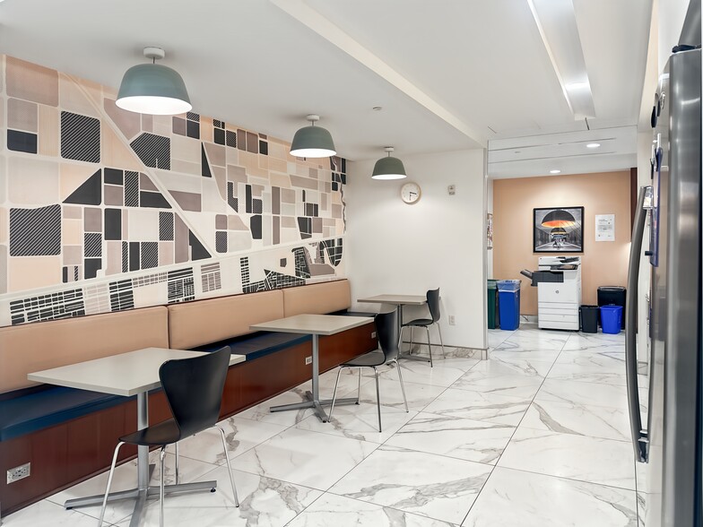 More Photos Of 50 California St, San Francisco Coworking Space