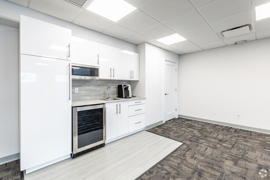 More Photos Of 83 East Ave, Norwalk Medical For Lease