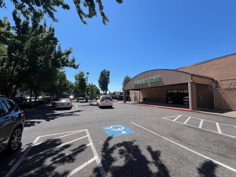 Primary Photo Of 1815 NE 43rd Ave, Portland Supermarket For Lease