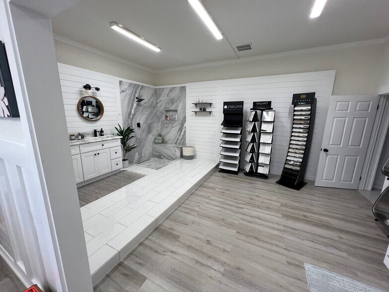 More Photos Of 19806 Panama City Beach Pky, Panama City Beach Showroom For Lease