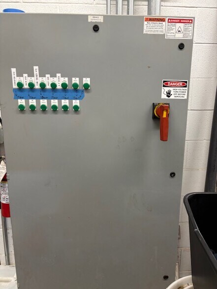 More Photos Of 2014 W Washington St, Stephenville Carwash For Sale