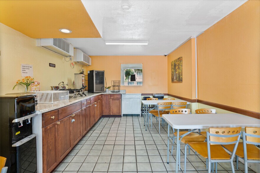 More Photos Of 7455 W Irlo Bronson Memorial Hwy, Kissimmee Hotel For Sale