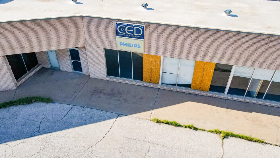 More Photos Of 305 E University Blvd, Odessa Storefront Retail Office For Lease