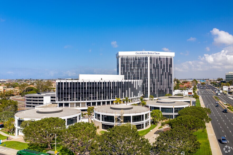 More Photos Of 21515 Hawthorne Blvd, Torrance Unknown For Lease
