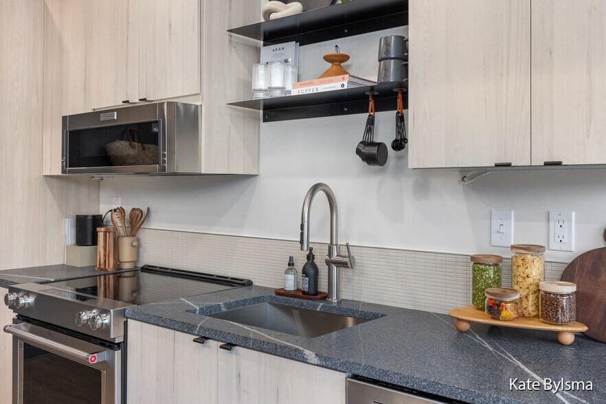 More Photos Of 122 Oakes St SW, Grand Rapids Multifamily For Sale